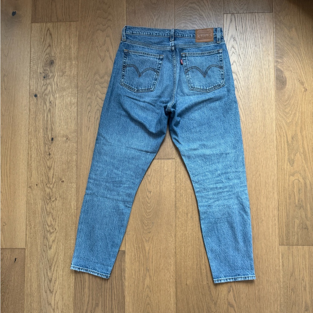 Levi's Wedgie Icon Denim Taper Jeans - Size 28 - EUC - Medium Blue Wash - Picture 7 of 7